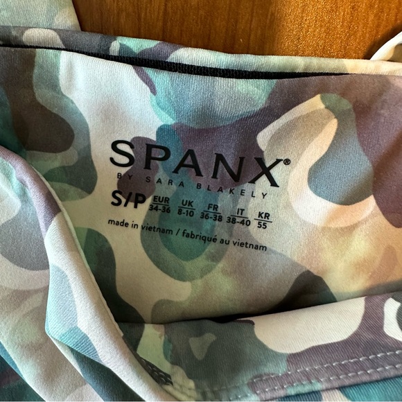 NWT Spanx Active Printed 7/8 Leggings in Painted Camo Pink/Muilt. - Picture 9 of 9